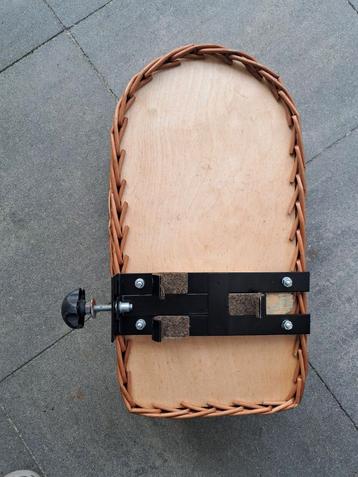 Te koop hondenstoeltje voor op de fiets  beschikbaar voor biedingen