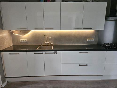 Complete keuken met Bosch apparatuur – moet z.s.m. weg!, Huis en Inrichting, Keuken | Complete keukens, Gebruikt, Wit, Graniet of Steen