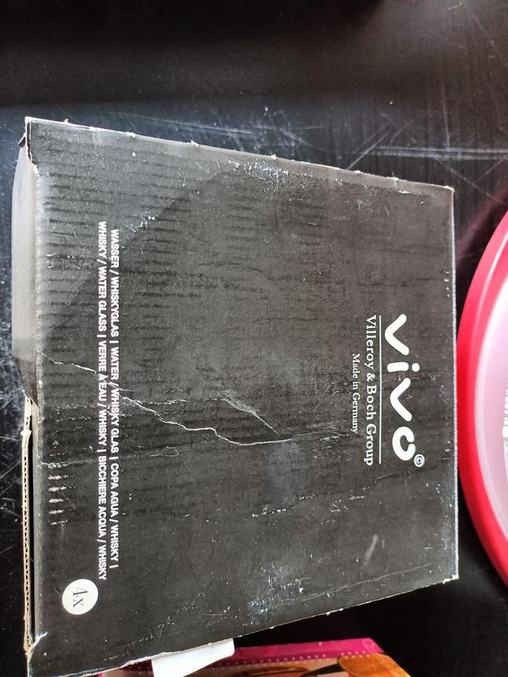 Nieuwe Vivo Villeroy & Boch Glazen Set (4 stuks), Huis en Inrichting, Keuken | Servies, Nieuw, Glas of Glazen, Overige stijlen