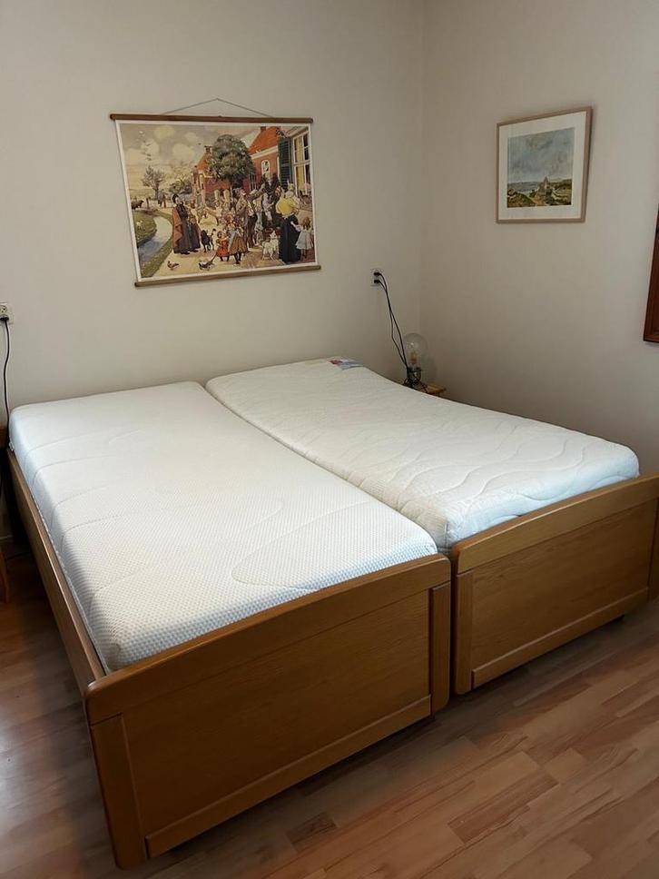 Elektrisch bed met top matras! 2x, Huis en Inrichting, Slaapkamer | Bedden, Zo goed als nieuw, Tweepersoons, 180 cm, 200 cm, Hout