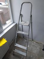 Ladder. Mist één trap trede. GRATIS ophalen, Doe-het-zelf en Verbouw, Ladders en Trappen, Ophalen, Gebruikt