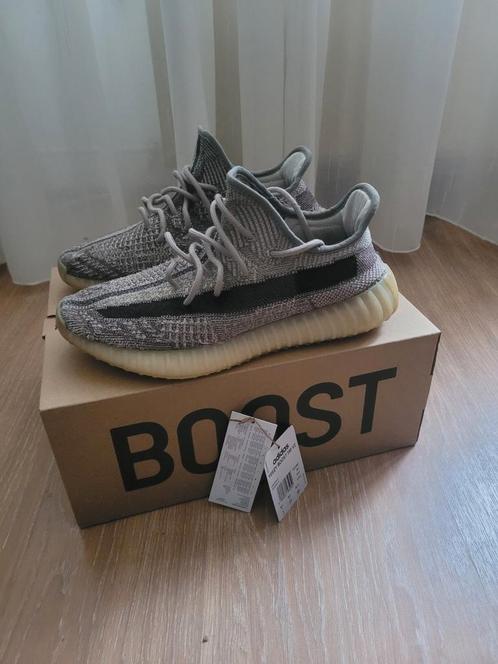 Yeezy boost 350 v2 zyon 'eu 42 2/3', Kleding | Heren, Schoenen, Zo goed als nieuw, Ophalen of Verzenden