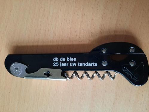 opener boomerang met opdruk db de bles 25 jaar uw tandarts, Verzamelen, Overige Verzamelen, Nieuw, Ophalen of Verzenden