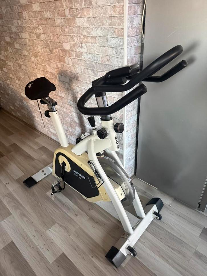 Hometrainer (indoor fiets), Sport en Fitness, Fitnessapparatuur, Zo goed als nieuw, Hometrainer, Ophalen