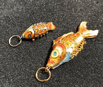 Mooie goud op zilver hangers groot en klein koi karper beschikbaar voor biedingen