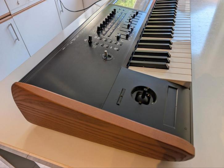 Korg Kronos 2 - 73 keys Hammer Action, Muziek en Instrumenten, Synthesizers, Zo goed als nieuw, 76 toetsen, Korg, Met midi-aansluiting