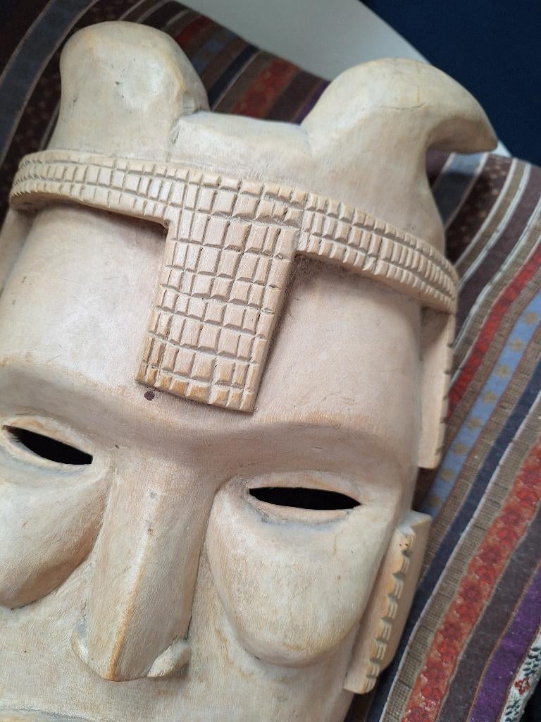 MASKER UIT NIGERIA, Ophalen