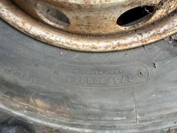 Vrachtwagen Banden met Velg 275/80R22.5 beschikbaar voor biedingen