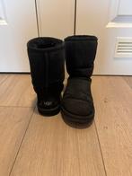 Zwarte UGG Classic Short II – Halfhoog, veel gedragen, Kleding | Dames, Schoenen, Hoge laarzen, Zwart, Ophalen of Verzenden, Gedragen