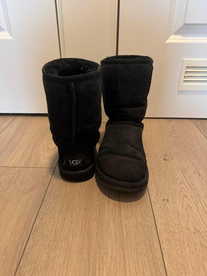 Zwarte UGG Classic Short II – Halfhoog, veel gedragen, Kleding | Dames, Schoenen, Gedragen, Hoge laarzen, Zwart, Ophalen of Verzenden