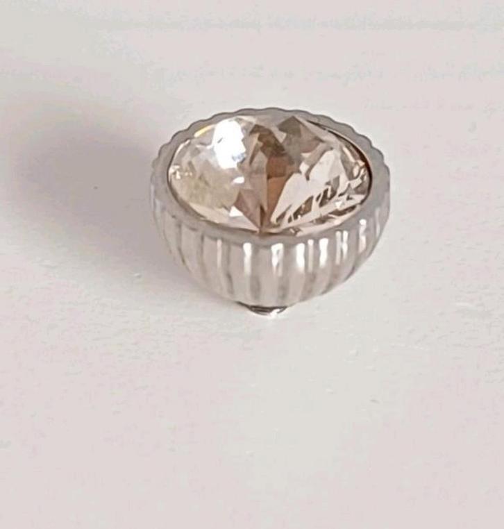 Zilverkleurige Melano twisted ridged crystal silver shade, Sieraden, Tassen en Uiterlijk, Bedels, Verzenden