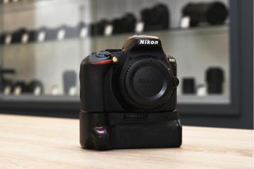 Nikon D5600 body + grip (Zwolle) beschikbaar voor biedingen