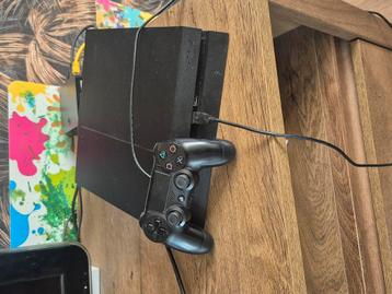 Playstation 4 + 1 controller + games  beschikbaar voor biedingen