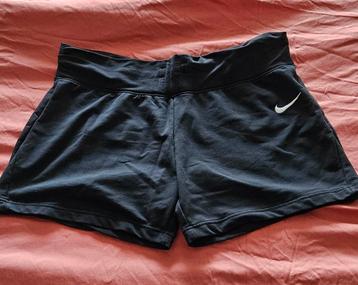 Nike sport short dames maat xl beschikbaar voor biedingen