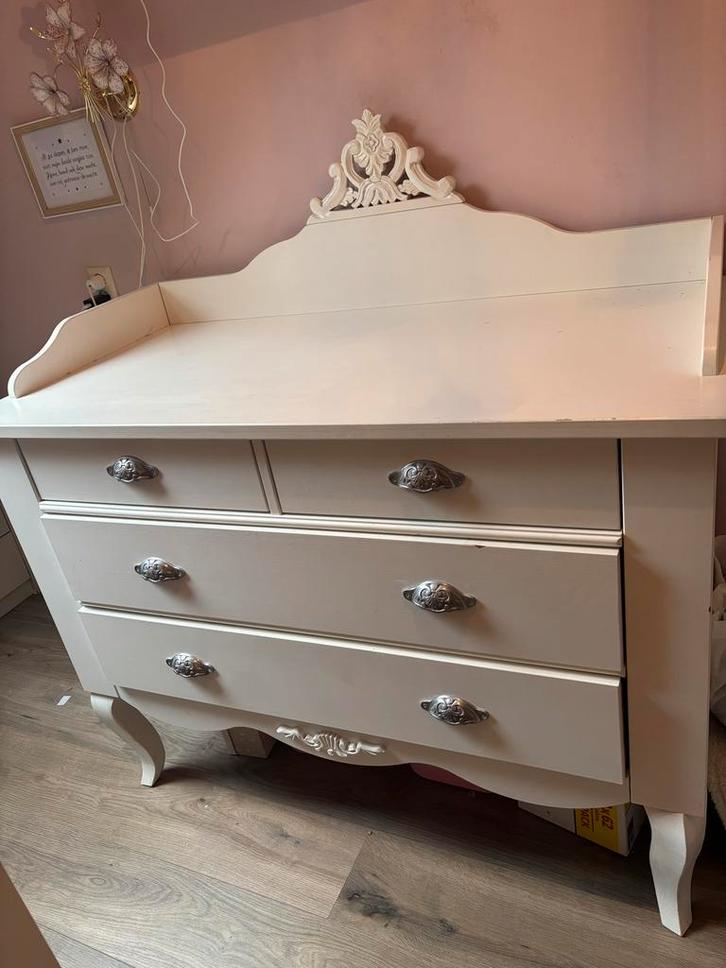 Commode met opstaande rand, Kinderen en Baby's, Kinderkamer | Commodes en Kasten, Gebruikt, Commode, 90 tot 105 cm, 75 tot 100 cm
