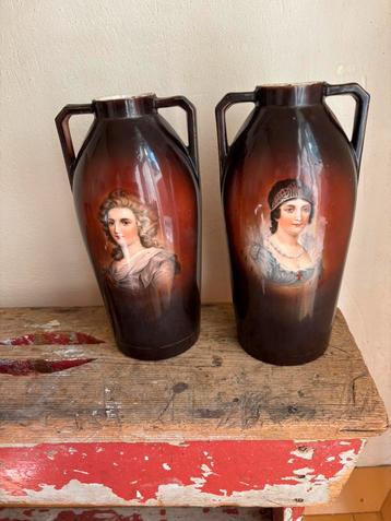 Set vazen omstreeks 1930 beschikbaar voor biedingen