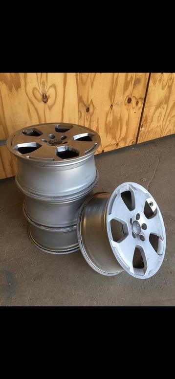 Audi a3 velgen beschikbaar voor biedingen