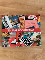 Ansichtkaarten | boek 10 Jaar Boemerang | verzamelen, Nieuw, Ophalen of Verzenden, Overige onderwerpen, P. Karsten; O. Wegloop