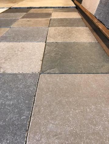 ESTRIKKEN NATUURSTEEN, DIVERSE KLEUREN 20X20CM beschikbaar voor biedingen