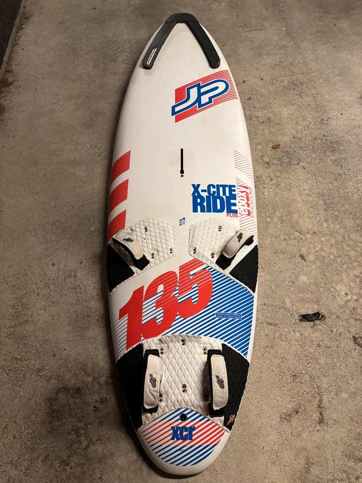 JP X-Cite Ride 135L - Ideale leerplank!, Watersport en Boten, Windsurfen, Gebruikt, Plank, 250 tot 300 cm, Met vin(nen), Ophalen