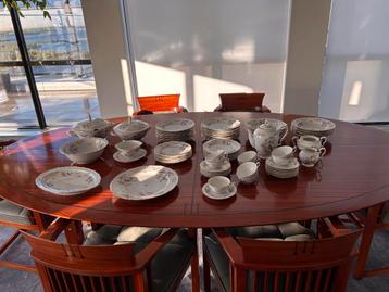 Kahla vintage 62-delig servies bloemen, vogels, goud, reliëf beschikbaar voor biedingen