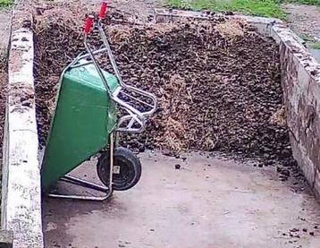 Gratis paardenmest (ophalen in Zeddam) beschikbaar voor biedingen