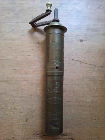 Koperen Turkse koffiemolen beschikbaar voor biedingen