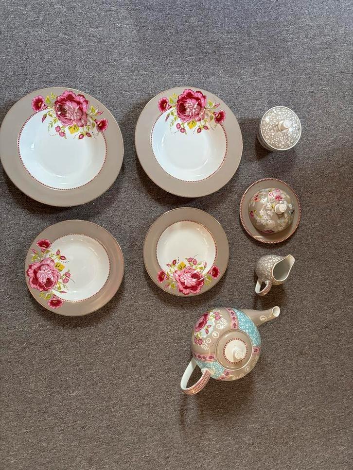 Pip Servies - Nooit Gebruikt!, Huis en Inrichting, Keuken | Servies, Nieuw, Compleet servies, Overige stijlen, Aardewerk, Ophalen