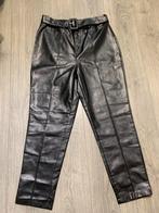 Miss Guided zwarte imitatie leren broek maat 40, Kleding | Dames, Maat 38/40 (M), Zwart, Ophalen of Verzenden, Zo goed als nieuw