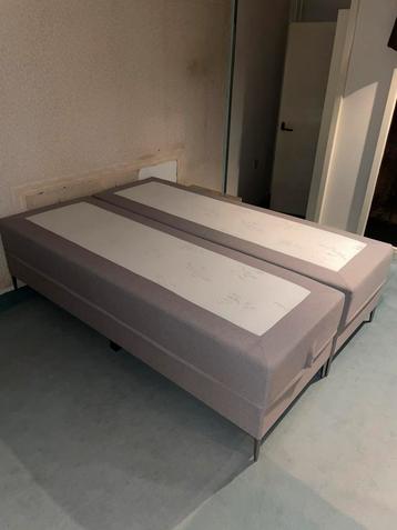 Boxspring 210 x 140 cm beschikbaar voor biedingen