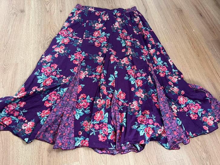 Bindi paarse roze bloemen rok gypsy hippy l/xl, Kleding | Dames, Rokken, Zo goed als nieuw, Maat 42/44 (L), Paars, Onder de knie