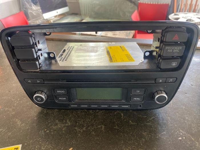 Radio CD Speler van een Skoda Citigo, Auto-onderdelen, Elektronica en Kabels, Skoda, Gebruikt, 3 maanden garantie