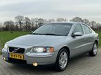 Volvo S60 2.5T AUT 2007 196DKM XENON LEDER TOPSTAAT DR.ED, Auto's, Origineel Nederlands, Te koop, Zilver of Grijs, 5 stoelen