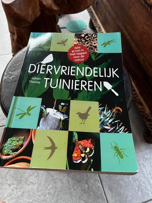 Adrian Thomas - Diervriendelijk tuinieren, Boeken, Wonen en Tuinieren, Zo goed als nieuw, Tuinieren en Tuinplanten, Ophalen of Verzenden