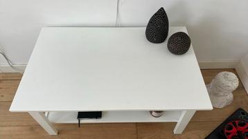 Wit IKEA tafeltje beschikbaar voor biedingen