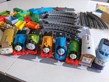 Thomas de trein Zelfrijdende treinen,  aanhangers en rails beschikbaar voor biedingen