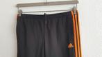 Adidas sportbroek zwart/oranje - Maat 140, Ophalen of Verzenden, Zo goed als nieuw, Jongen of Meisje, Sport- of Zwemkleding
