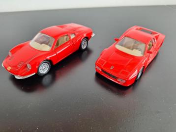 2 Maisto modellen Ferrari, schaal 1: 36 beschikbaar voor biedingen