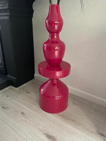 Colmore Tafel met Vaas - Fuchsia Set beschikbaar voor biedingen