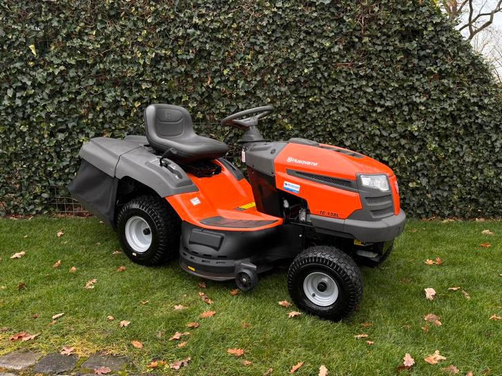 Demo! Husqvarna tc 138l incl btw!!!, Tuin en Terras, Zitmaaiers, Zo goed als nieuw, 90 tot 120 cm, Elektrische starter, Opvangbak