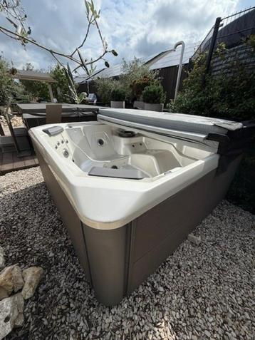 Hotspring Spa | Hotspot Relay beschikbaar voor biedingen