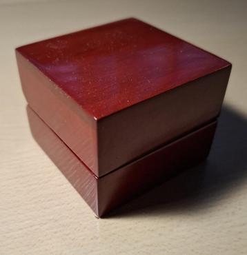 Klein mooi sieraden doosje beschikbaar voor biedingen