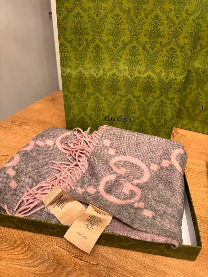 Gucci Sjaal - Nieuw!, Kleding | Dames, Mutsen, Sjaals en Handschoenen, Nieuw, Ophalen of Verzenden