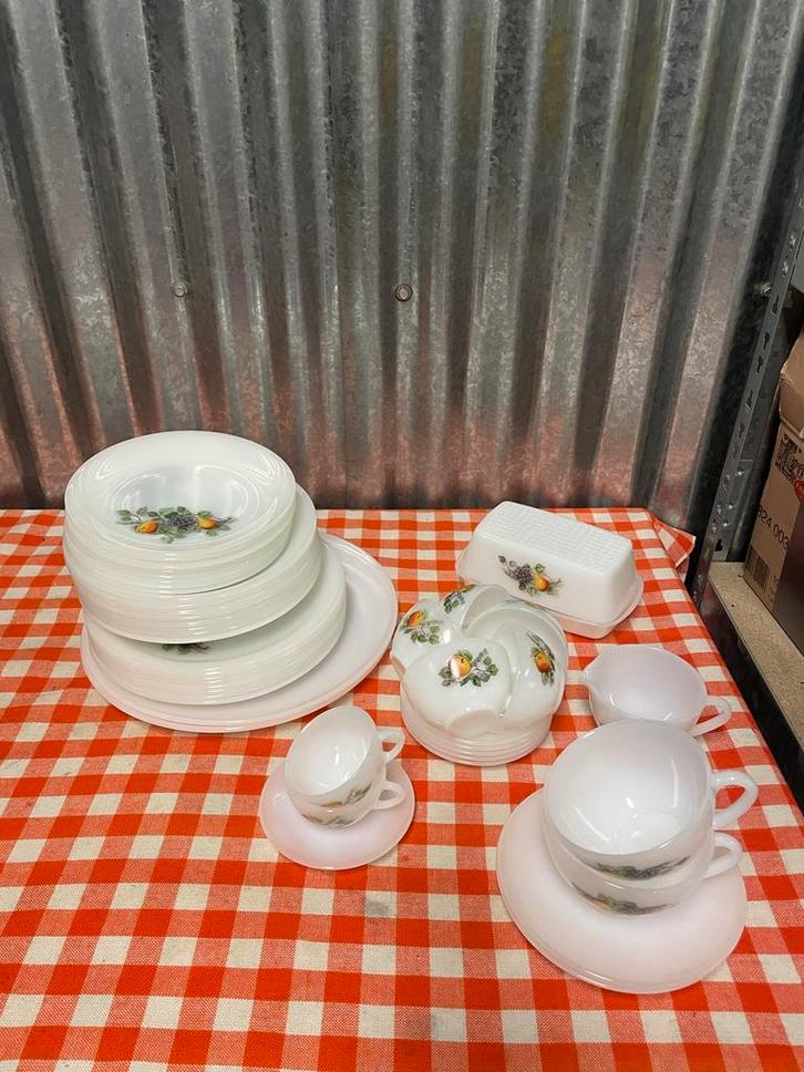 Vintage Arcopal France Servies - Kerst Dinner, Antiek en Kunst, Antiek | Servies compleet, Ophalen of Verzenden