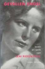 Thomas Leeflang - Gevallen engel (Leni Riefenstahl)., Boeken, Ophalen of Verzenden, Gelezen