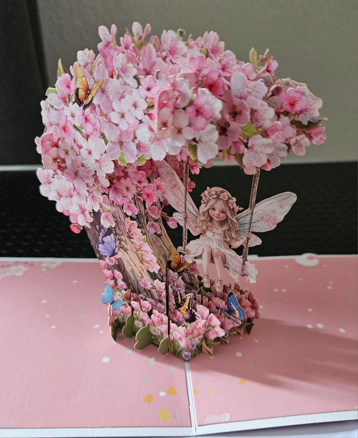 3D Pop Up Kaart - Meisje op Schommel, Hobby en Vrije tijd, Knutselen, Nieuw, Knutselwerk, Ophalen of Verzenden