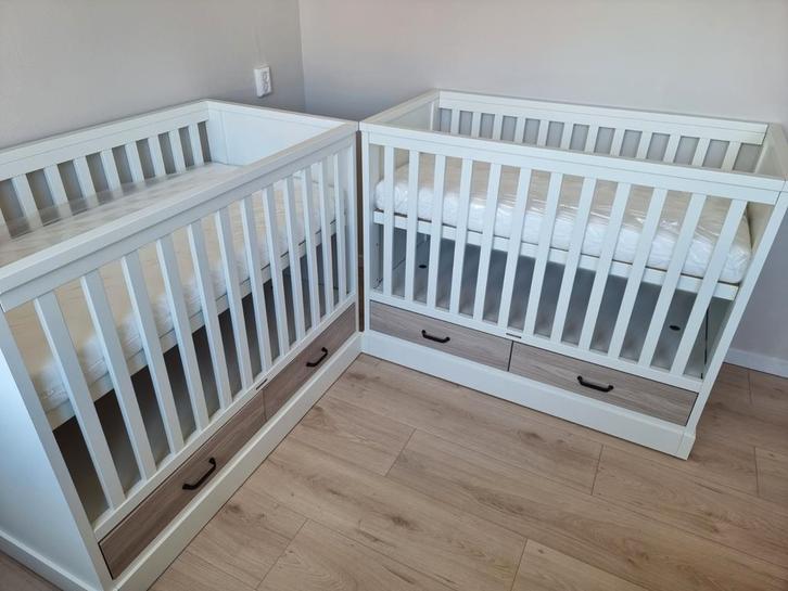 Kidsmill Newport Wit/Eiken, Commode en 2 ledikantjes, Kinderen en Baby's, Tweelingen en Meerlingen, Gebruikt, Kinderwagen of Buggy