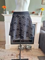 Rinascimento see through rok klokkend zwart wit L gratis ver, Kleding | Dames, Rokken, Verzenden, Zwart, Zo goed als nieuw, Boven de knie