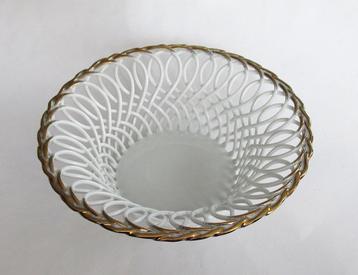Open bewerkte ajour porseleinen schaal Regent Crown Romania. beschikbaar voor biedingen