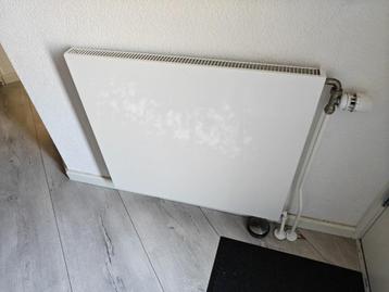 Mooie, strakke en gladde radiator in witte uitvoering 3/3 beschikbaar voor biedingen